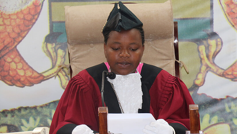 Mwape als Bürgermeisterin