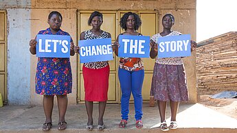 "Lasst uns etwas ändern." Mädchen und Jungs in Uganda setzten sich für sexuelle Aufklärung ein. © Plan International / Zute Lightfoot