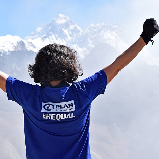 Bergsteiger auf dem Mount Everest von hinten.