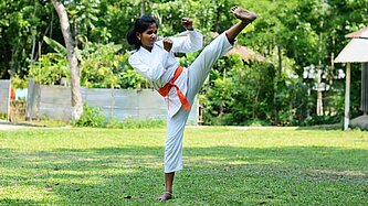 Die 18-Jährige Mishti ist eine geborene Kämpferin und nimmt ihre Zukunft selbst in die Hand. © Plan