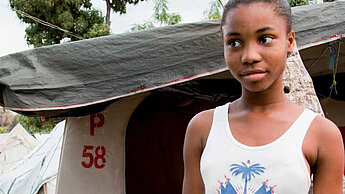 2013: Bedroht, bedrängt, benachteiligt - Mädchen und Katastrophen - Version für Kinder und Jugendliche - Titel