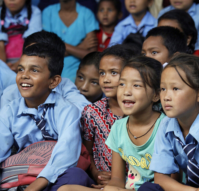 Ihre Kinderpatenschaft hilft das Leben von Kindern in Asien zu verbessern. © Plan International Mit einer Patenschaft Kindern in Asien helfen. © Plan International