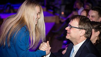 Die 16-jährige Katariina wird am 11. Oktober einen Tag das Amt des finnischen Ministerpräsidenten Juha Sipilä übernehmen. (Hier ein Foto von einem Vorabtreffen im März 2017) © Plan International