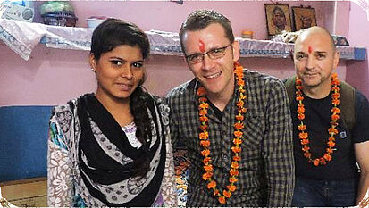 Patenkindbesuch: links Pooja, Mitte Tobias, rechts Jens.