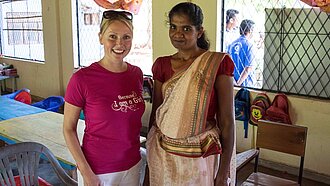 Schauspielerin Dana Golombek ist Botschafterin von Plans Kampagne Girls Get Equal. In Sri Lanka schaute sie sich Projekte zur Stärkung von Mädchen an.