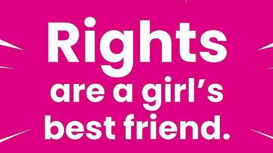 Pinke Grafik von Plan International zum Welt-Mädchentag. In weißen Buchstaben steht: ‚Rights are a girl’s best friend.‘ Unten links eine Illustration eines Mädchens in Gelb und Blau, das mit den Händen ein Herz formt. Daneben ein weiteres Mädchen in Pink und Blau, das lächelt. Unten mittig das Logo vom Welt-Mädchentag mit Plan International.
