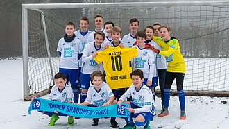 „Kinder brauchen Fans!“-Jugendmannschaft spendet für Malawi-Projekt