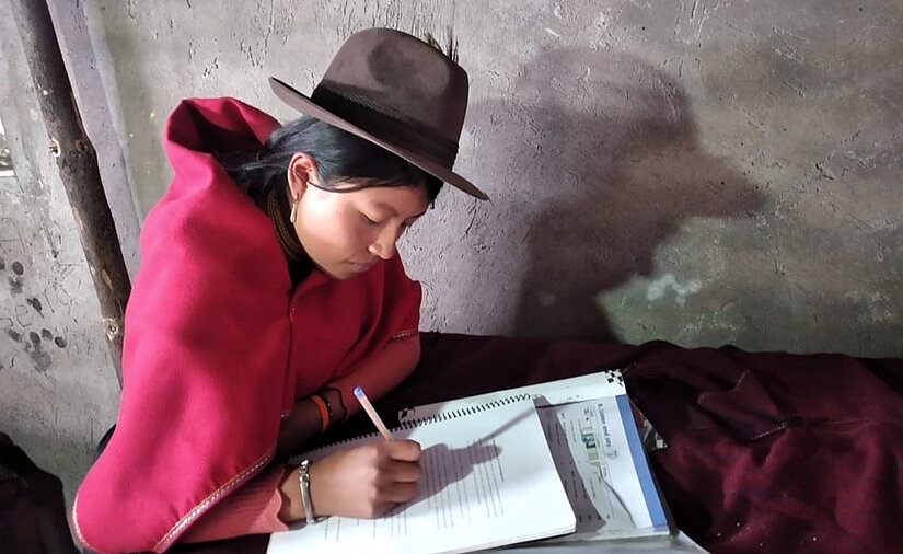 Das Studieren während der Pandemie ist für Laurita nicht leicht. Aber sie behält ihr Ziel im Blick und unternimmt die nötigen Schritte. ©Plan International