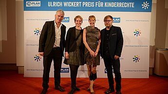 Joanna Michna erhielt für ihren KiKA-Beitrag „Marleny - und es gibt mich doch!“ den Preis Deutschland/Österreich. © Plan /Alexander Schumann