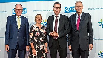 Dr. Werner Bauch und Maike Röttger, Vorstandsvorsitzender sowie Geschäftsführerin von Plan International Deutschland, empfingen zusammen mit Plan-Unterstützer Ulrich Wickert Bundesentwicklungsminister Dr. Gerd Müller.