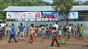 Plans Projekt "Zurück in die Schule" sichert den Kindern im Camp Bildung © Plan