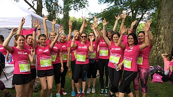 Auch vor dem 8km Lauf motivierte sich das Plan-Team noch einmal untereinander. © Plan