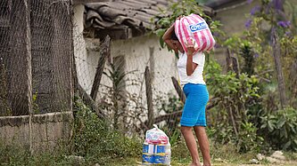Frauen und Mädchen tragen die Hauptlast in der Corona-Krise. ©Plan International