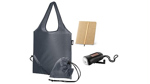 Das gesamte Set mit Tasche, kleinem Aufbewahrungsbeutel, Notizbuch inklusive Bleistift und Dynamoleuchte