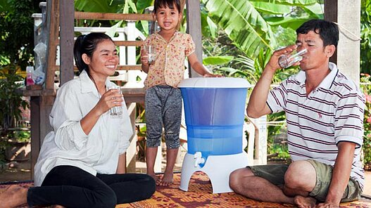 Wassertanks für Familien in Kambodscha