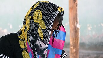 Loveth wurde von Soldaten der Boko Haram entführt und von ihrem Bruder getrennt. Sie selbst konnte fliehen - ihren Bruder sah sie nie wieder. © Yunus Abdulhamid / Plan