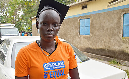 Ayen ermutigt junge Frauen, sich trotz Covid-19 auf ihre Bildung zu konzentrieren. ©Plan International