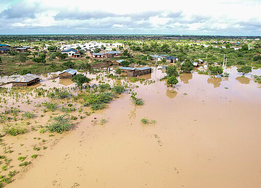 Ein von Überschwemmungen betroffenes Wohngebiet in Kenia