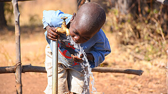 Viva con Agua und Plan International starten ein gemeinsames Wasser-Projekt in Simbabwe. ©Plan International/ Grace Mavhezha