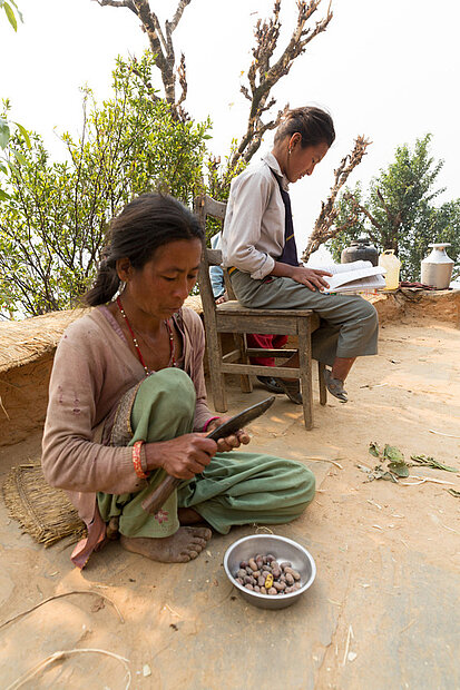 Essensvorbereitungen in Nepal.
