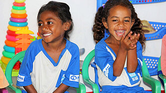 Am 11. Oktober ist Welt-Mädchentag. Anlass für unsere drei junge Botschafterinnen, symbolisch die Regierung zu übernehmen. Als Bundeskanzlerin, Entwicklungsministerin und Finanzministerin gaben die drei Mädchen im Alter von 16 - 22 Jahren in Berlin eine Regierungserklärung mit Schwerpunkt Gleichberechtigung ab. © Plan