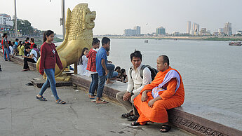 Phnom Penh verändert sich – die Gelassenheit der Einwohner bleibt. © Foto: Plan/Marc Tornow Phnom Penh verändert sich – die Gelassenheit der Einwohner bleibt. © Foto: Plan/Marc Tornow