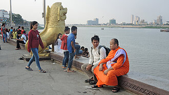 Phnom Penh verändert sich – die Gelassenheit der Einwohner bleibt. © Foto: Plan/Marc Tornow