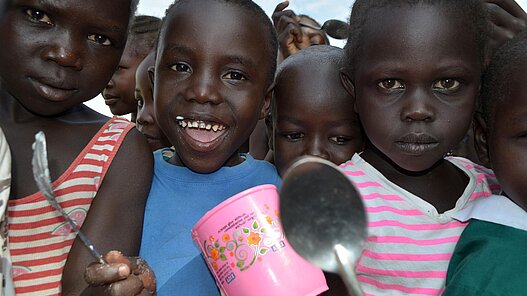 Mehr als 270.00 Mädchen und Jungen unter fünf Jahren leiden unter schwerer akuter Mangelernährung.