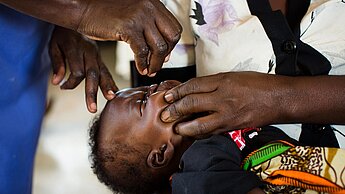 Im Krankheitsfall ist eine gute medizinische Versorgung und der Zugang zu Anti-Malaria-Medikamenten entscheidend. © Anne Ackermann/Plan