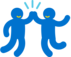 Icon von zwei Personen, die springen und sich dabei in die Hände klatschen. Es steht für Unterstützung und Teamwork. 