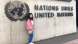 "Die Gesellschaft achtet Mädchenrechte nicht genauso wie die Rechte anderer Menschen", sagt die 16-jährige Riman aus Hamburg, die zum offiziellen Start der Plattform für Mädchenrechte in Genf eine Rede hielt. © Plan International