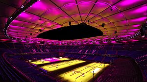 pink beleuchtetes HSV-Fußballstadion von innen