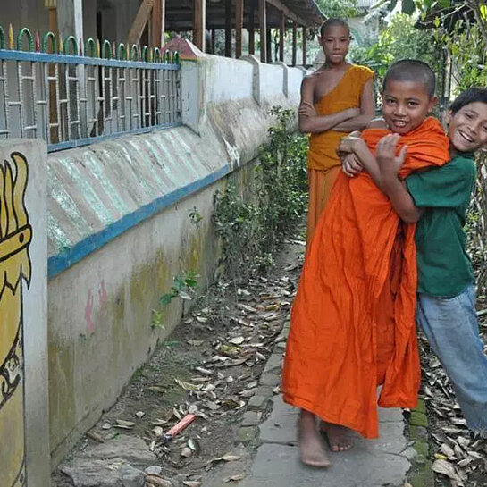 Kinder in einer buddhistischen Klosterschule.