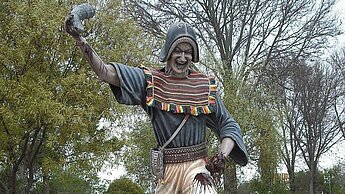 Die Bewohner der Gemeinde werden "Son 'comikus" genannt, sprich: "Herzensesser".