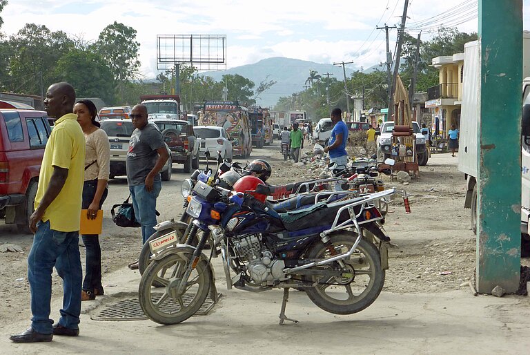 Ausfallstraße nahe der hauptstadt Port-au-Prince