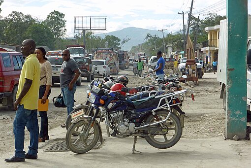 Ausfallstraße nahe der hauptstadt Port-au-Prince