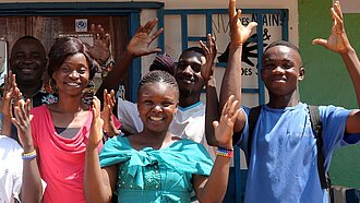 Gruppe vor Trainingszentrum 
