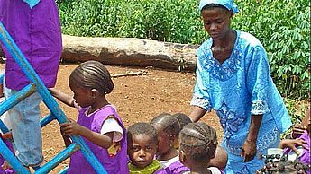 Plan Kamerun betreut Mädchen und Jungen in geschützten Zentren – das soll nun auch in den Flüchtlingslagern umgesetzt werden.