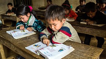 Schulen und Bildungseinrichtungen sind in bewaffneten Konflikten häufig Ziele von Angriffen oder werden für militärische Zwecke missbraucht. © Vincent Tremeau / Plan International