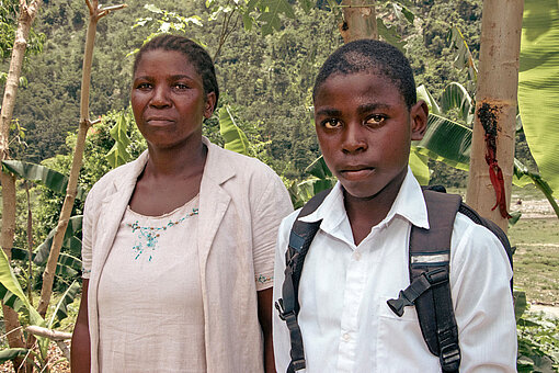 Der 14-jährige Oldsen und seine Mutter Denise leben im Südosten von Haiti Der 14-jährige Oldsen und seine Mutter Denise leben im Südosten von Haiti
