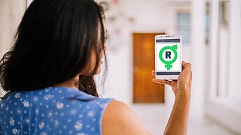 Die App "Reprodutiva" hilft Jugendlichen in Timor-Leste, Informationen über Sexualität und Gesundheit zu erhalten. © Plan International