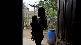 Umrisse von Jen und ihrer Tochter