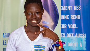 Die 14jährige Ilétou möchte ein Vorbild für andere für Mädchen und junge Frauen in ihrer Gemeinde sein. © Keira Dempsey/Plan International.