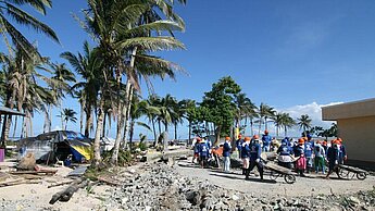 Plans humanitäre Hilfe nach Taifun Haiyan ist erfolgreich. In einem Cash for Work-Programm wird die Nagaja Elementary School in Eastern Samar wieder aufgebaut.