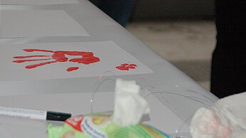 Der „Red Hand Day“ am 12. Februar erinnert weltweit an die Situation der Kindersoldaten. © Plan Der „Red Hand Day“ am 12. Februar erinnert weltweit an die Situation der Kindersoldaten. © Plan