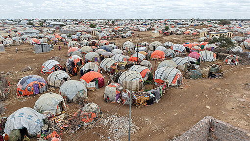 Luftaufnahme von Zelten im IDP-Camp in Baidoa
