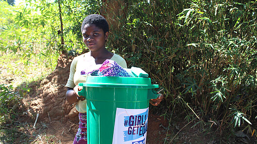 Zur Verbesserung der Hygienesituation verteilen wir Hygiene-Boxen in den Gemeinden. © Plan International / Bild stammt aus einem ähnlichen Plan-Projekt in Malawi..