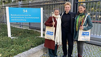Mitglieder des Plan-Jugendbeirats besuchten am 10. Oktober das Bundesministerium für wirtschaftliche Zusammenarbeit und Entwicklung.Mitglieder des Plan-Jugendbeirats besuchten am 10. Oktober das Bundesministerium für wirtschaftliche Zusammenarbeit und Entwicklung.