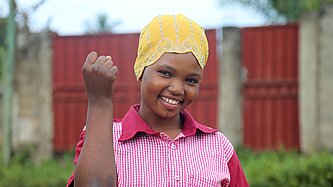 Mädchen in Togo draußen 