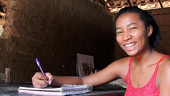 Luanda möchte Journalistin werden und die Rechte von Mädchen stärken. © Plan